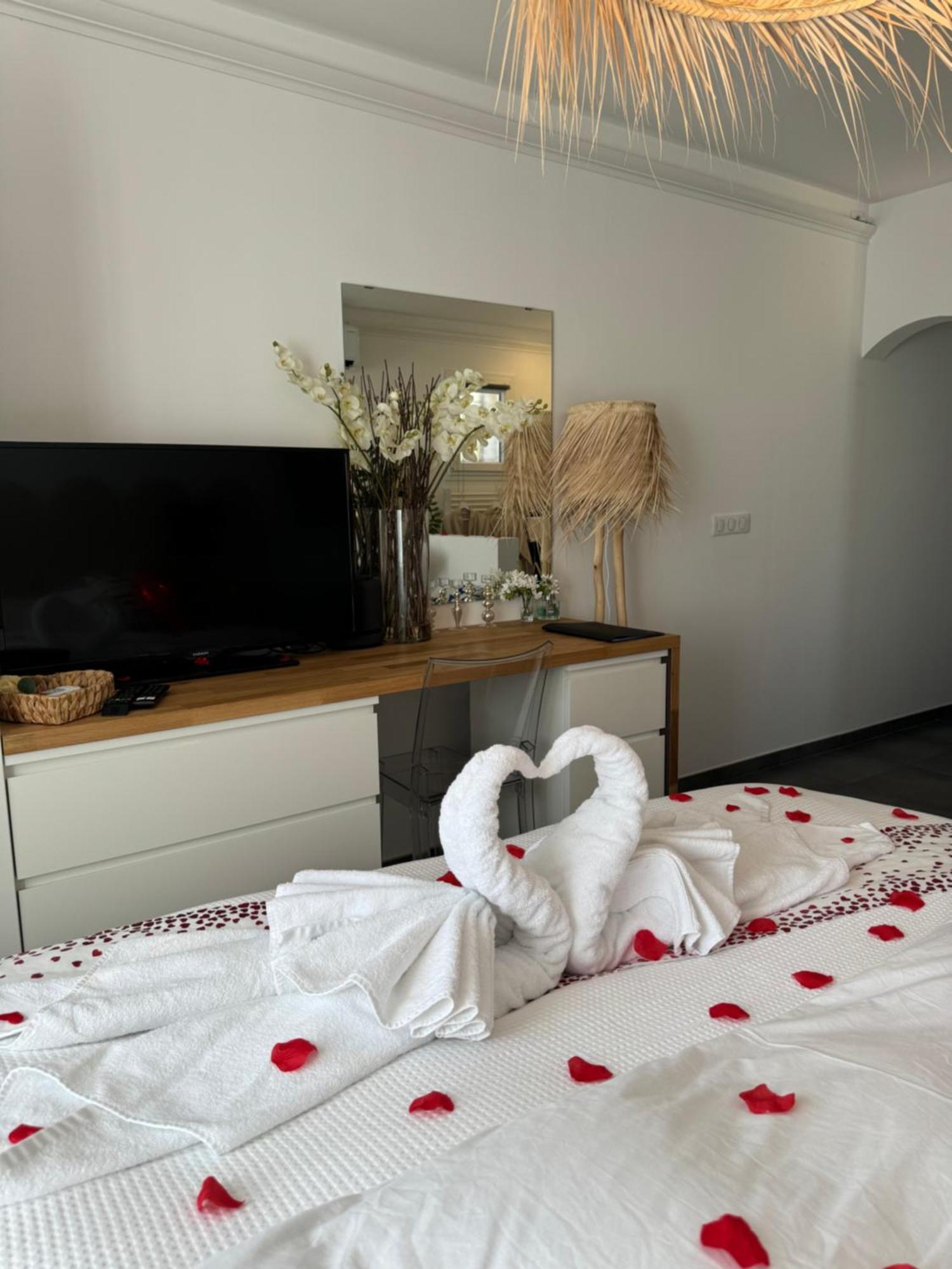 Casa Amor & Spa, Appartement Suite Jacuzzi & Piscine Chauffee Montfort-sur-Argens Buitenkant foto