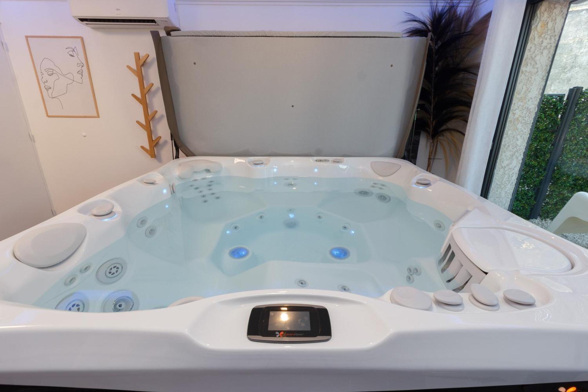 Casa Amor & Spa, Appartement Suite Jacuzzi & Piscine Chauffee Montfort-sur-Argens Buitenkant foto